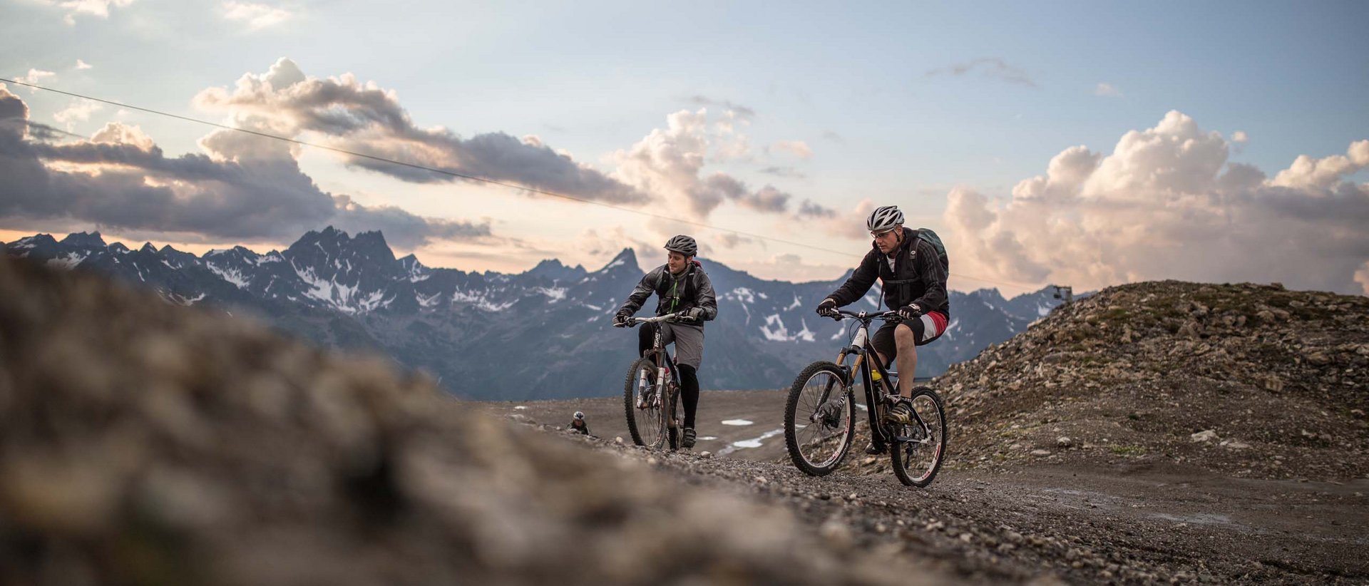 Hangl’s sport & ski shops in Switzerland & Austria Hangl’s sport & ski shops in Switzerland & Austria